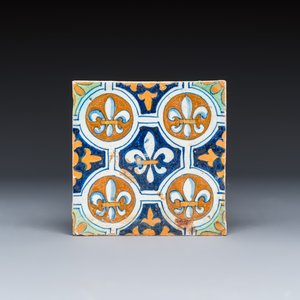 A set of four rare polychrome Dutch Delft maiolica tiles with fleur-de-lys — 照片 4