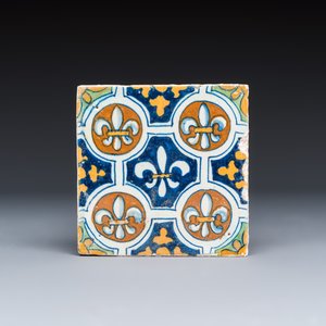 A set of four rare polychrome Dutch Delft maiolica tiles with fleur-de-lys — 照片 9