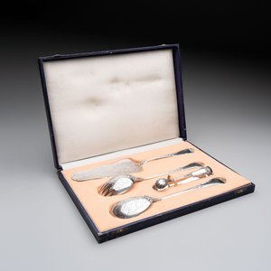 A set of four silver serving pieces, 800/000, Wolfers Frères, Brussels, 20th C. — foto 1