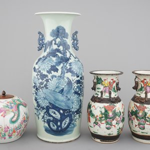 A set of four various Chinese famille rose and other vases, 19th C. — photo 1