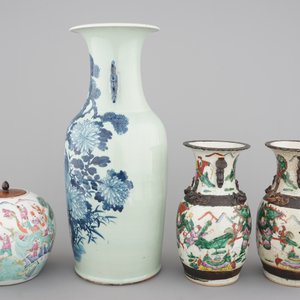 A set of four various Chinese famille rose and other vases, 19th C. — photo 2