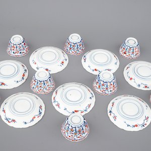 Een set Japanse imari porseleinen kop en schotels, 18e eeuw — foto 2