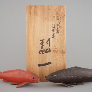 A set of Japanese koi-carps in wooden box, Onaka Suigetsu Kyujiro (1893-1975), 20th C. — 照片 1