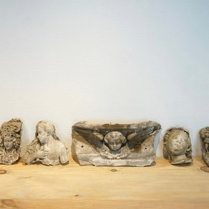 A set of seven plaster casts of heads, 19/20th C., Bruges — photo 1