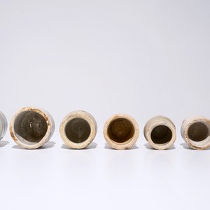 A set of seven white Dutch Delft albarello-shaped ointment jars, 17th C. — 照片 5