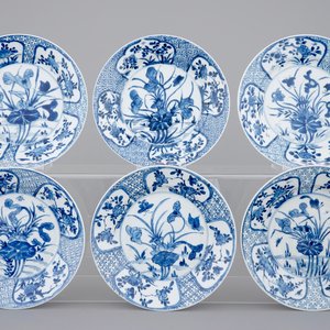 A set of six blue and white Chinese porcelain plates, Kangxi, ca. 1700 — 照片 1