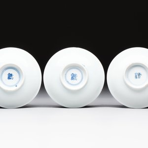 A set of six Chinese blue and white cups and saucers, Qing Yu Tang 青玉堂 and Lin Yu Tang 琳玉堂 marks, Kangxi — foto 3