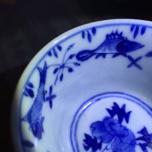 A set of six Chinese blue and white cups and saucers with fish, 19th C. — photo 8