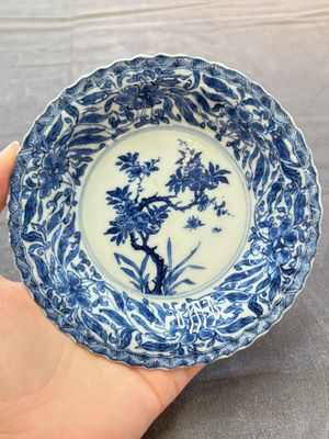 A set of six Chinese blue and white cups and saucers with floral design, Kangxi — 照片 1