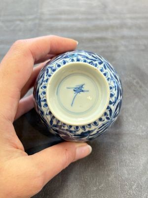 A set of six Chinese blue and white cups and saucers with floral design, Kangxi — 照片 17