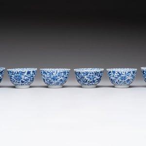 A set of six Chinese blue and white cups and saucers with floral design, Kangxi — 照片 7
