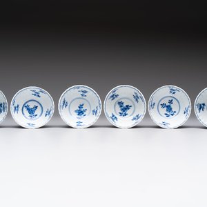 A set of six Chinese blue and white cups and saucers with floral design, Kangxi — 照片 10