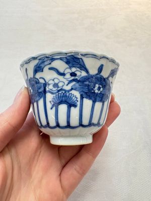 A set of six Chinese blue and white cups and saucers with floral design, Kangxi mark, 19th C. — photo 1