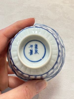 A set of six Chinese blue and white cups and saucers with floral design, Kangxi mark, 19th C. — photo 13