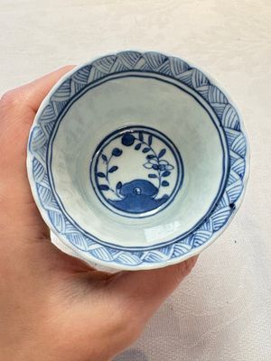 A set of six Chinese blue and white cups and saucers with floral design, Kangxi mark, 19th C. — photo 24