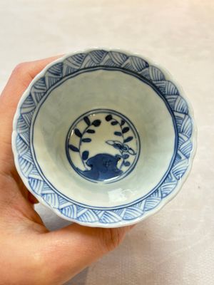 A set of six Chinese blue and white cups and saucers with floral design, Kangxi mark, 19th C. — photo 36