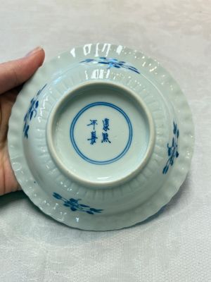 A set of six Chinese blue and white cups and saucers with floral design, Kangxi mark, 19th C. — photo 41