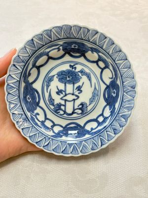 A set of six Chinese blue and white cups and saucers with floral design, Kangxi mark, 19th C. — photo 42