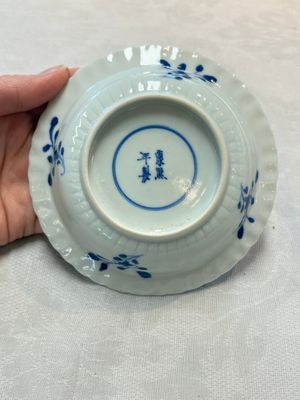 A set of six Chinese blue and white cups and saucers with floral design, Kangxi mark, 19th C. — photo 45