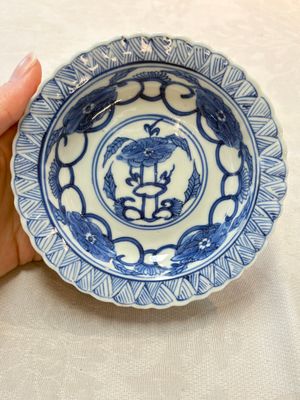 A set of six Chinese blue and white cups and saucers with floral design, Kangxi mark, 19th C. — photo 46