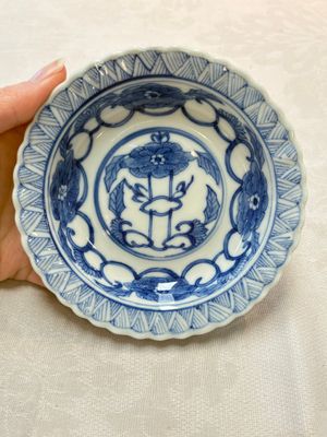 A set of six Chinese blue and white cups and saucers with floral design, Kangxi mark, 19th C. — photo 48