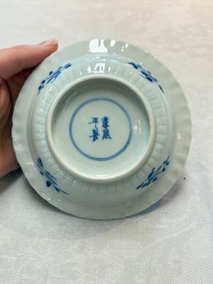A set of six Chinese blue and white cups and saucers with floral design, Kangxi mark, 19th C. — photo 49