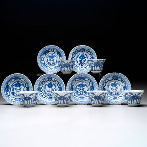 A set of six Chinese blue and white cups and saucers with floral design, Kangxi mark, 19th C. — photo 1