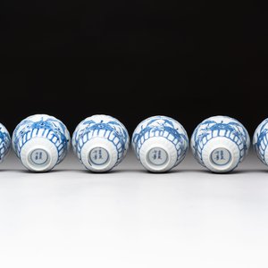 A set of six Chinese blue and white cups and saucers with floral design, Kangxi mark, 19th C. — photo 11