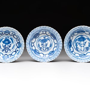 A set of six Chinese blue and white cups and saucers with floral design, Kangxi mark, 19th C. — photo 2