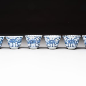 A set of six Chinese blue and white cups and saucers with floral design, Kangxi mark, 19th C. — photo 6