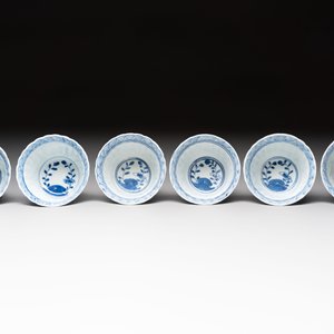 A set of six Chinese blue and white cups and saucers with floral design, Kangxi mark, 19th C. — photo 10
