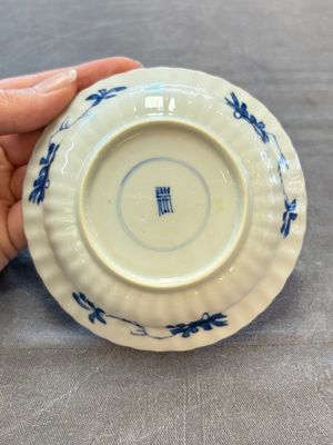 A set of six Chinese blue and white cups and saucers with floral design, Kangxi — 照片 12