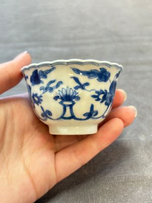 A set of six Chinese blue and white cups and saucers with floral design, Kangxi — 照片 15