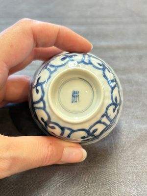 A set of six Chinese blue and white cups and saucers with floral design, Kangxi — 照片 36