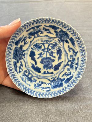 A set of six Chinese blue and white cups and saucers with floral design, Kangxi — 照片 5