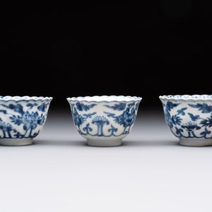 A set of six Chinese blue and white cups and saucers with floral design, Kangxi — 照片 14
