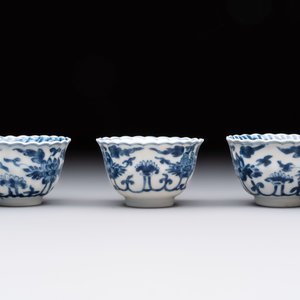 A set of six Chinese blue and white cups and saucers with floral design, Kangxi — 照片 15