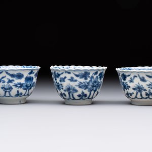 A set of six Chinese blue and white cups and saucers with floral design, Kangxi — 照片 7