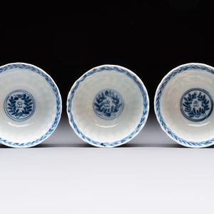 A set of six Chinese blue and white cups and saucers with floral design, Kangxi — 照片 10
