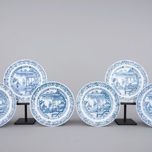 A set of six Chinese blue and white figural plates, Qianlong, 18th C. — 照片 1