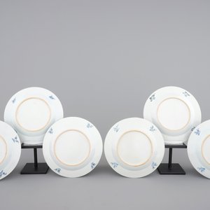 A set of six Chinese blue and white figural plates, Qianlong, 18th C. — 照片 2