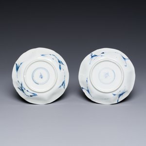 A set of six Chinese blue and white flower-shaped 'sanduo' cups and saucers, lingzhi mark, Kangxi — foto 5