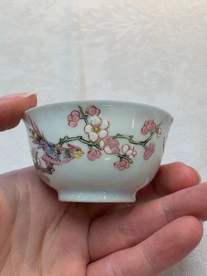 A set of six Chinese famille rose 'birds among flowering branches' cups and saucers, Yongzheng/Qianlong — photo 3
