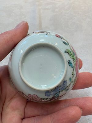 A set of six Chinese famille rose 'birds among flowering branches' cups and saucers, Yongzheng/Qianlong — photo 6