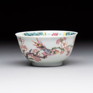 A set of six Chinese famille rose 'birds among flowering branches' cups and saucers, Yongzheng/Qianlong — photo 5