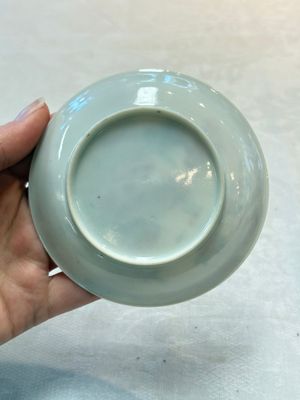 A set of six Chinese famille rose 'peonies' cups and saucers, Yongzheng/Qianlong — foto 43