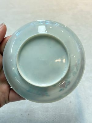 A set of six Chinese famille rose 'peonies' cups and saucers, Yongzheng/Qianlong — foto 45