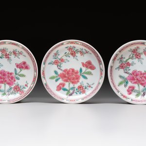 A set of six Chinese famille rose 'peonies' cups and saucers, Yongzheng/Qianlong — foto 2
