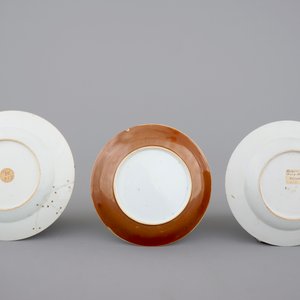 A set of six Chinese famille rose plates, including an armorial Lawson impaling Jessop, 18th C. — 照片 3