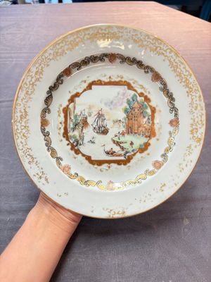A set of six Chinese Meissen-style export plates with a harbour scene, Qianlong — photo 1